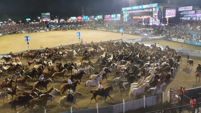 La séptima noche del Festival Nacional de Doma y Folclore de Jesús María.