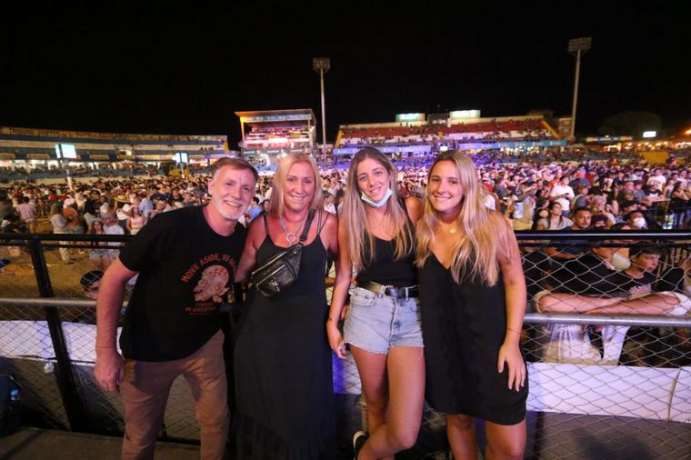 Ahyre, el Indio Lucio Rojas y La Konga, lo destacado de la octava noche.