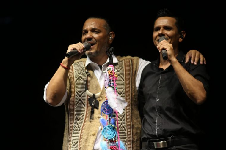 FOTO: Ahyre, el Indio Lucio Rojas y La Konga, lo destacado de la octava noche.