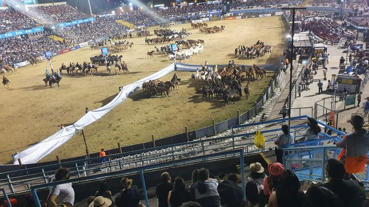 Ahyre, el Indio Lucio Rojas y La Konga, lo destacado de la octava noche.