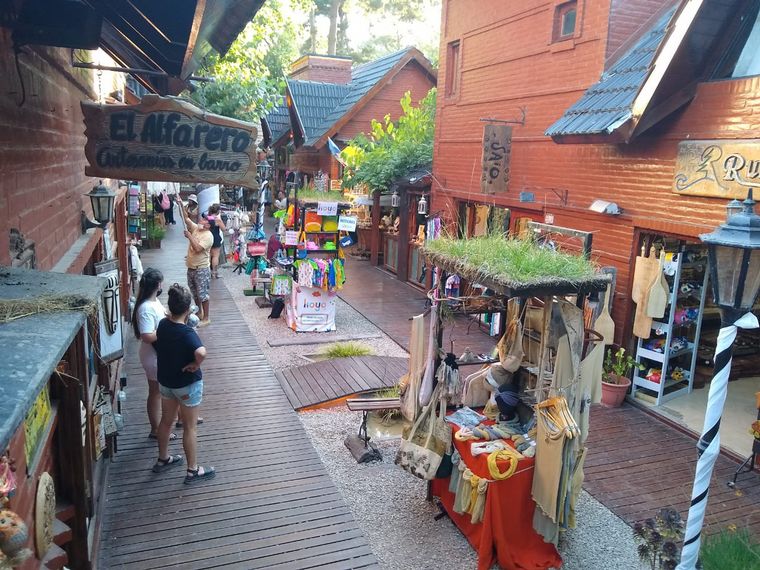 Centro comercial en Mar de las Pampas
