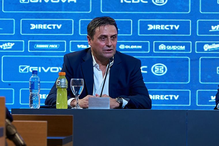 Ángel Guillermo Hoyos fue presentado en Talleres.