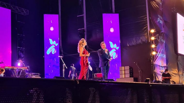 Los despampanantes looks de Guille y Agus en el Festival de la Avicultura