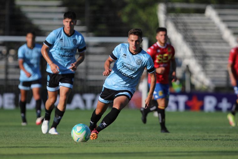 Belgrano juega su primer partido de la temporada en Montevideo. (Foto: Belgrano).