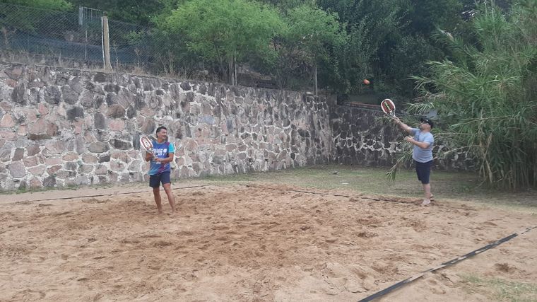 AUDIO: Beach tenis, una opción distinta para practicar en Río Ceballos