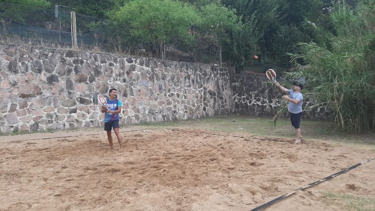 Beach tenis, una opción distinta para practicar en Río Ceballos