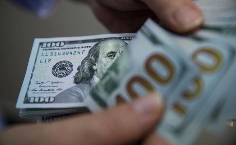 FOTO: El dólar blue sube, pero las cotizaciones financieras caen.