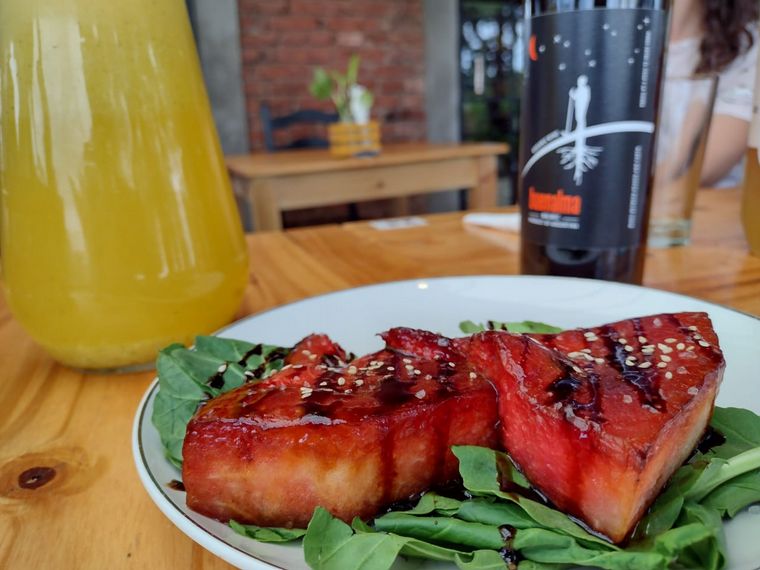 Matías Arrieta visitó Casa Semilla, restaurant de Colonia Caroya