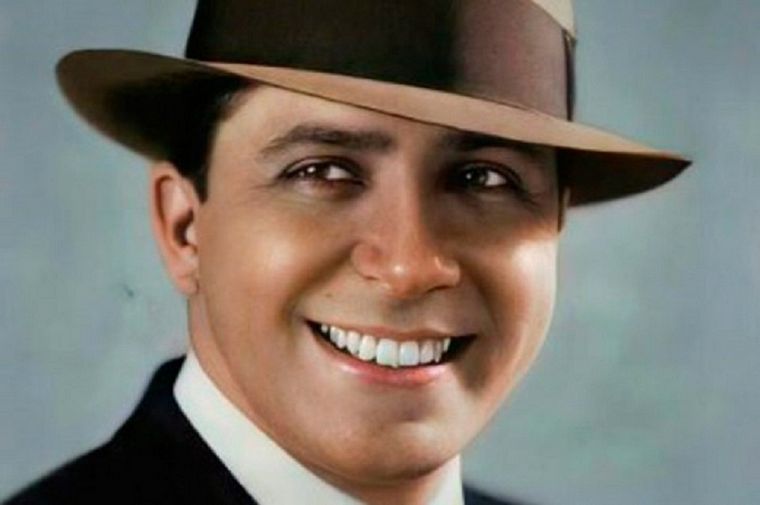 Una serie contará la vida de Carlos Gardel.