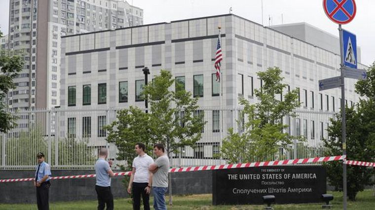 La embajada estadounidense en Kiev. (Foto: Twitter)
