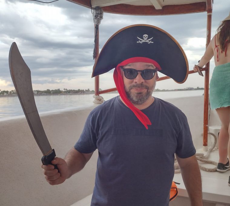 FOTO: El “barco pirata” que recorre el “mar cordobés” en Miramar