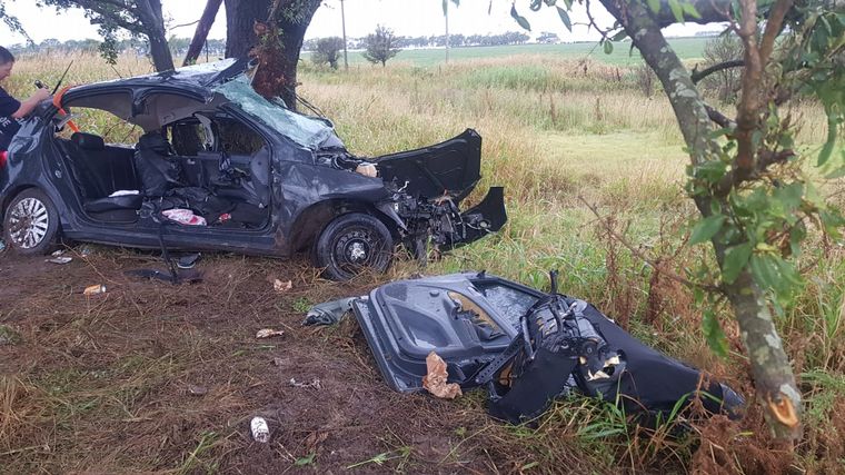 FOTO: Accidente fatal en Ruta 2: murió al chocar contra un árbol