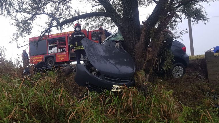 FOTO: Accidente fatal en Ruta 2: murió al chocar contra un árbol