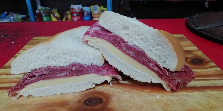 El clásico sándwich del Almacén de Quito.
