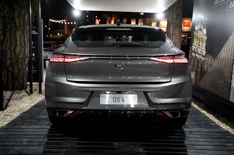 DS 4, la experiencia del lujo francés y la tecnología aumentada.