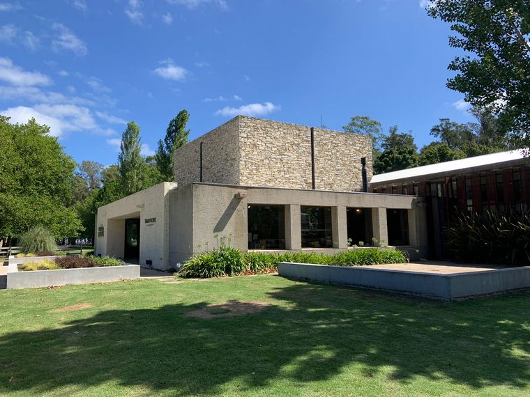 Costa y Pampa de Trapiche, primera bodega oceánica de Latinoamérica.