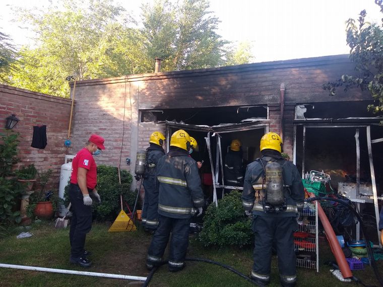 Un incendio no causó muertos de milagro en Córdoba.