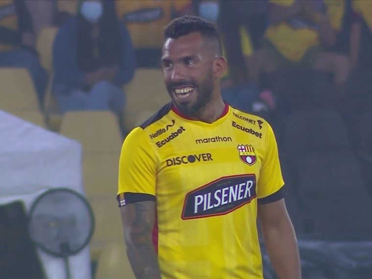 Tevez volvió a la cancha para un partido exhibición con Barcelona de Guayaquil.