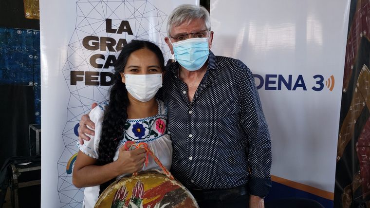 Otro domingo a pura peña en Rony en Vivo desde Cosquín.