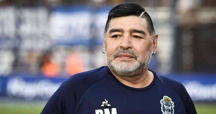 FOTO: Se viralizó una polémica foto de la tumba de Diego Maradona