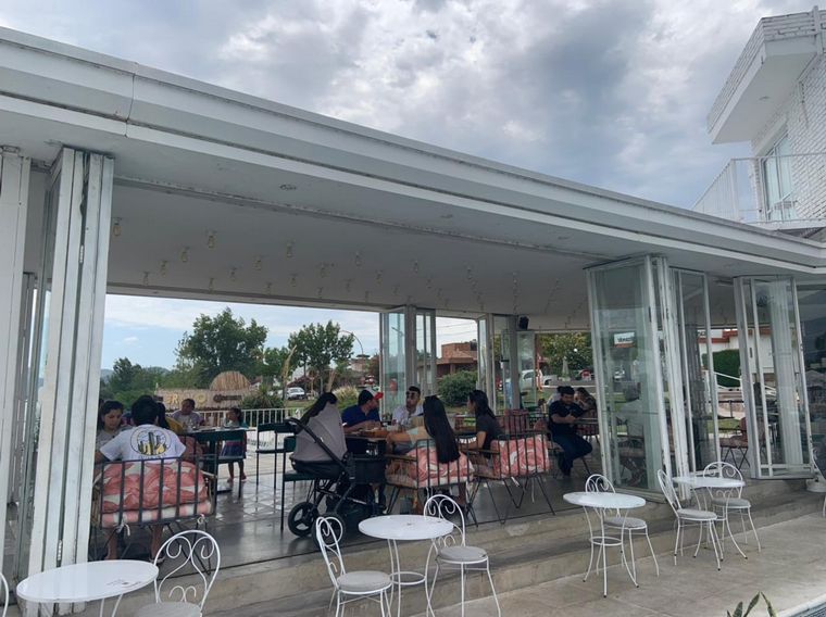 Bravo Café, un restaurante con vista panorámica en Carlos Paz