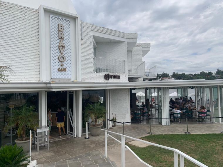 Bravo Café, un restaurante con vista panorámica en Carlos Paz