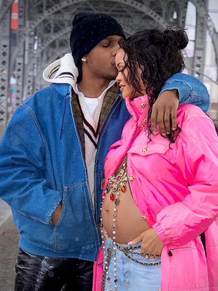 Rihanna confirmó que está embarazada de su primer hijo