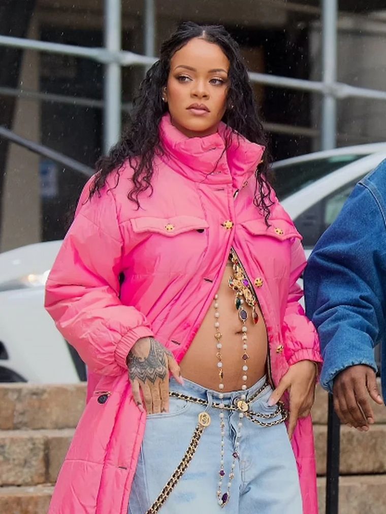 FOTO: Rihanna confirmó que está embarazada de su primer hijo