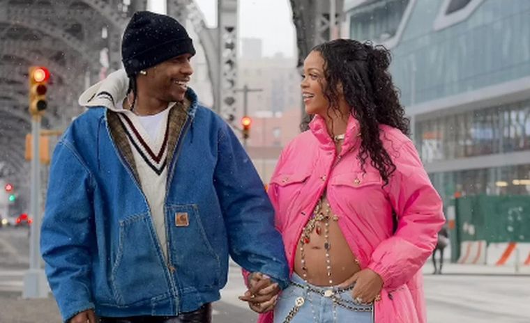 Rihanna confirmó que está embarazada de su primer hijo