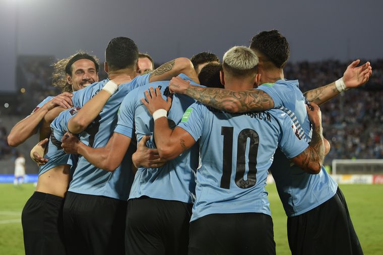 FOTO: Uruguay goleó a Venezuela por 4 a 1 y sueña con el Mundial
