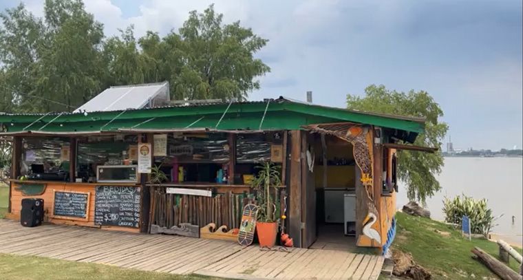 Club del Río se encuentra en la Isla La Invernada, a pocos kilómetros de Rosario.