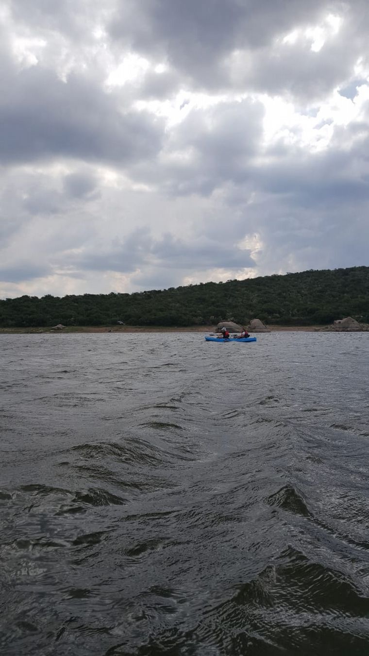 FOTO: Una experiencia en kayak por el dique “El Cajón”