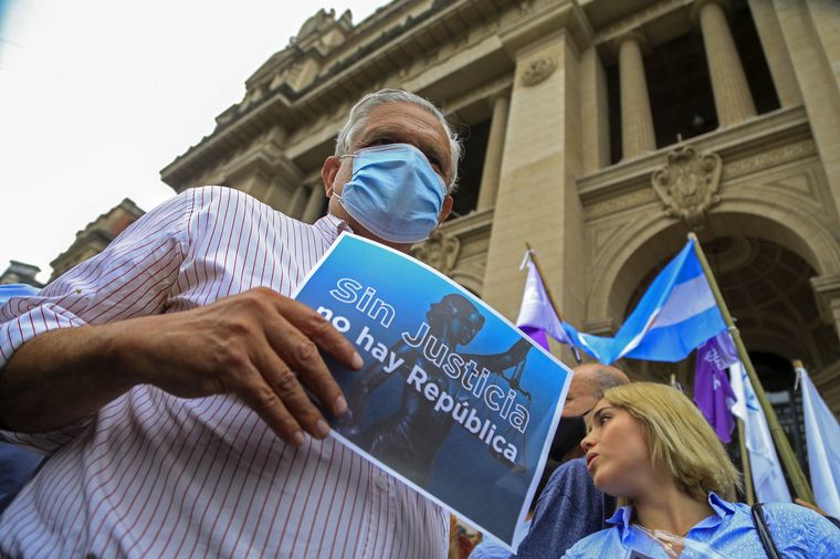 Oposición celebró la marcha para defender a la Corte Suprema. (Foto: NA)