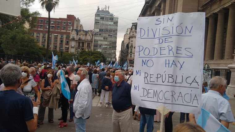 Oposición celebró la marcha para defender a la Corte Suprema. (Foto: Cadena 3)