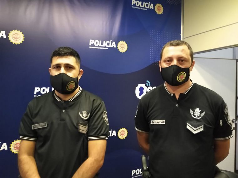 Policías rescataron a dos mujeres de la creciente en Cosquín