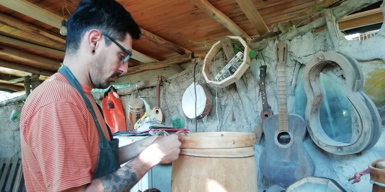Darío Farías, el luthier de Casa Grande