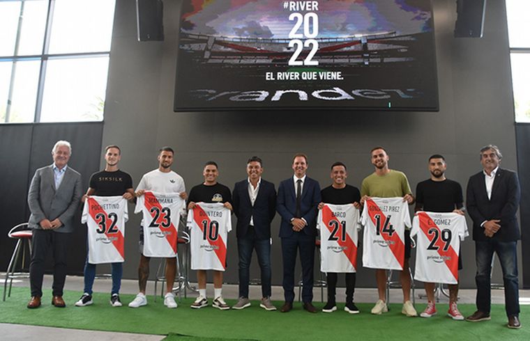 FOTO: Mammana, González Pirez, Gómez, Quintero, Pochettino y Barco. (Foto: River Plate).