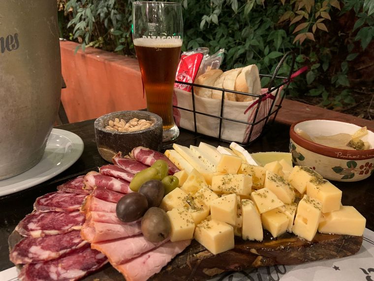 Almacén con Mesas, el de las mejores picadas en Jesús María