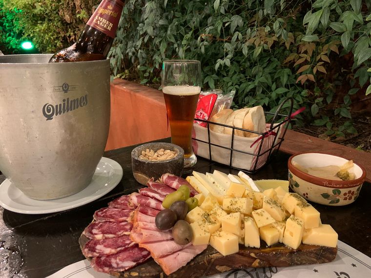 Almacén con Mesas, el de las mejores picadas en Jesús María