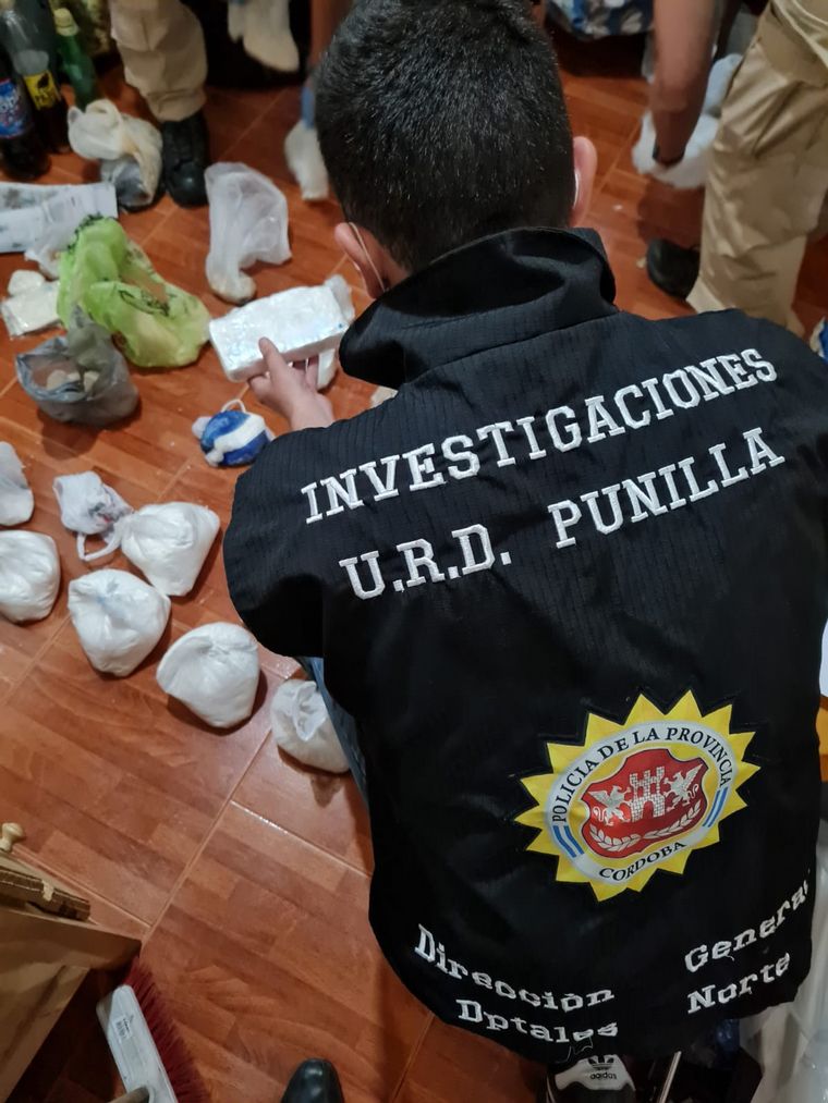 FOTO: Secuestraron 11 kilos de droga y tres vehículos en San Roque