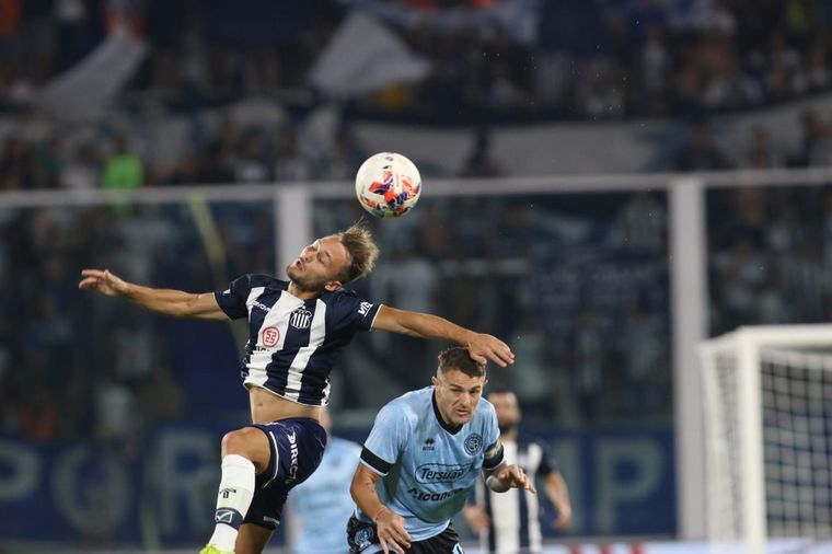 FOTO: Talleres tuvo más fútbol pero Belgrano lo complicó a puro empuje.