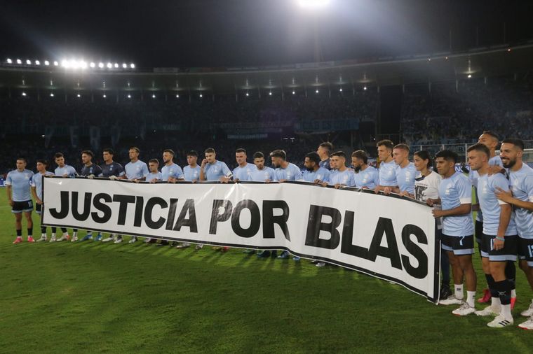 FOTO: Homenaje a Blas Correas en la previa del clásico entre Belgrano y Talleres. 
