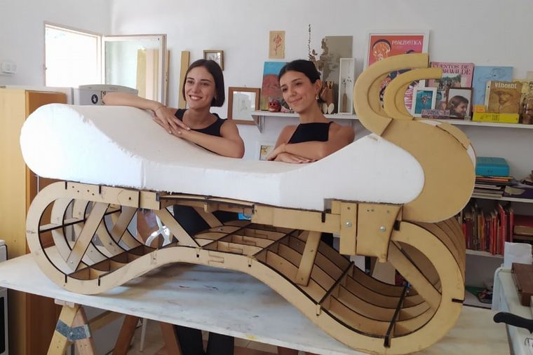 Dos estudiantes de la UNC diseñaron un prototipo de mobiliario sexual