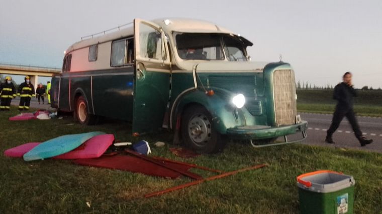 Un camión embistió a un motorhome por alcance en la ruta 9: un muerto.