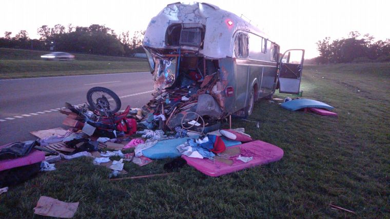 Un camión embistió a un motorhome por alcance en la ruta 9: un muerto.