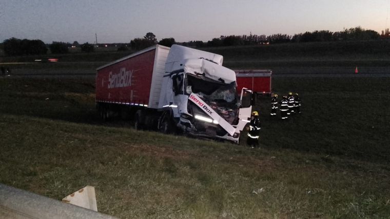 Un camión embistió a un motorhome por alcance en la ruta 9: un muerto.