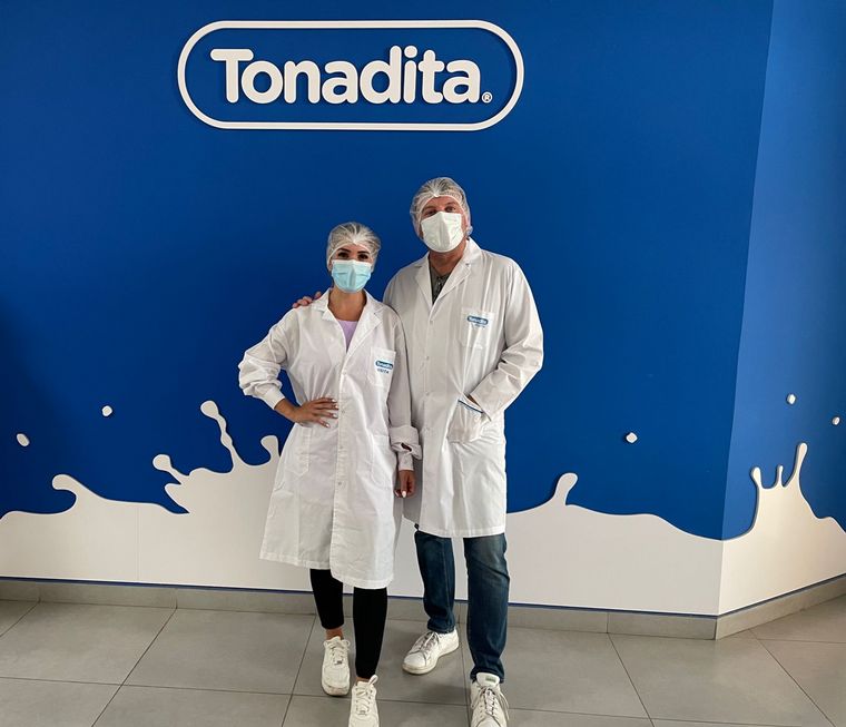 Guille y Agus, en la fábrica de Tonadita.