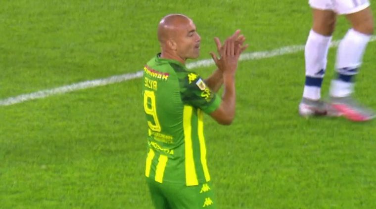 Santiago Silva volvió a jugar luego de la suspensión. (Foto: ESPN)