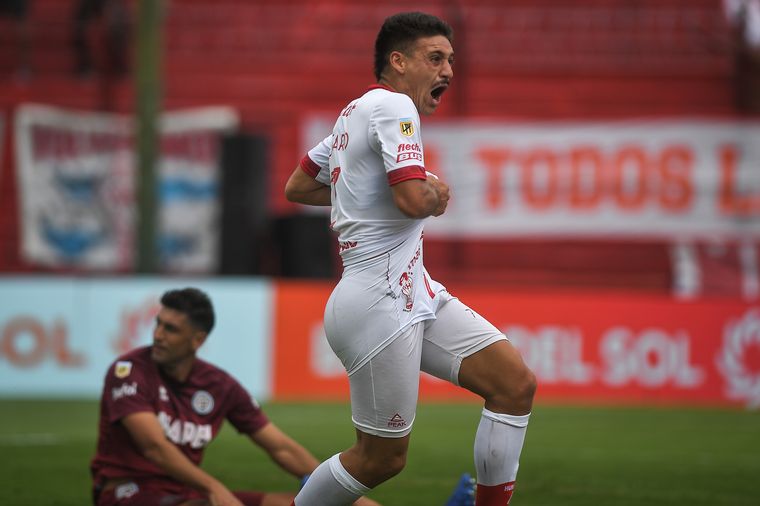 Huracán aprovechó su momento y derrotó a Lanús por 1-0.