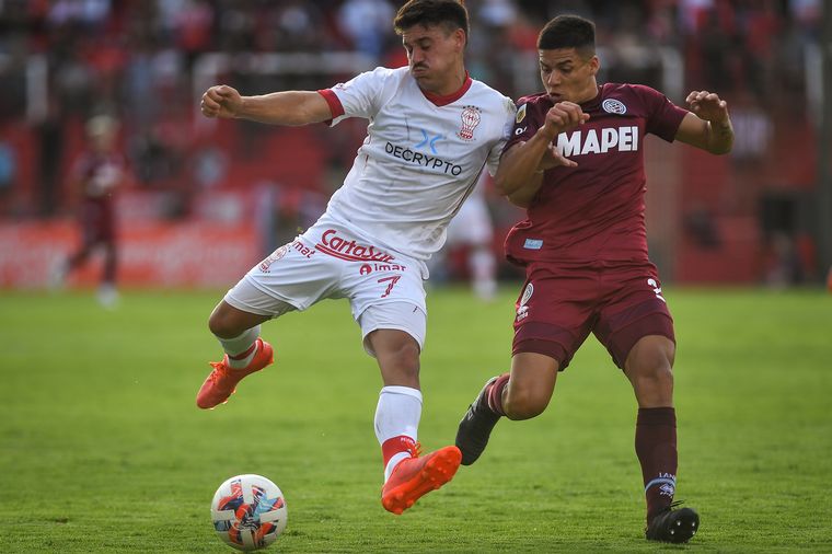 Huracán aprovechó su momento y derrotó a Lanús por 1-0.